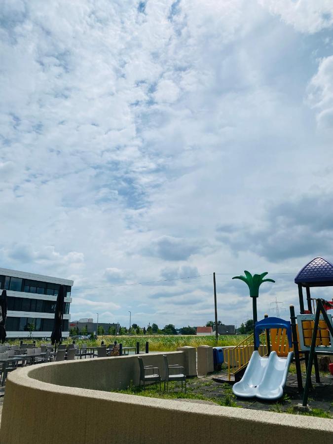 Phoenix Apartments - Monteurwohnung Mit Riesiger Parkflaeche Билефелд Екстериор снимка