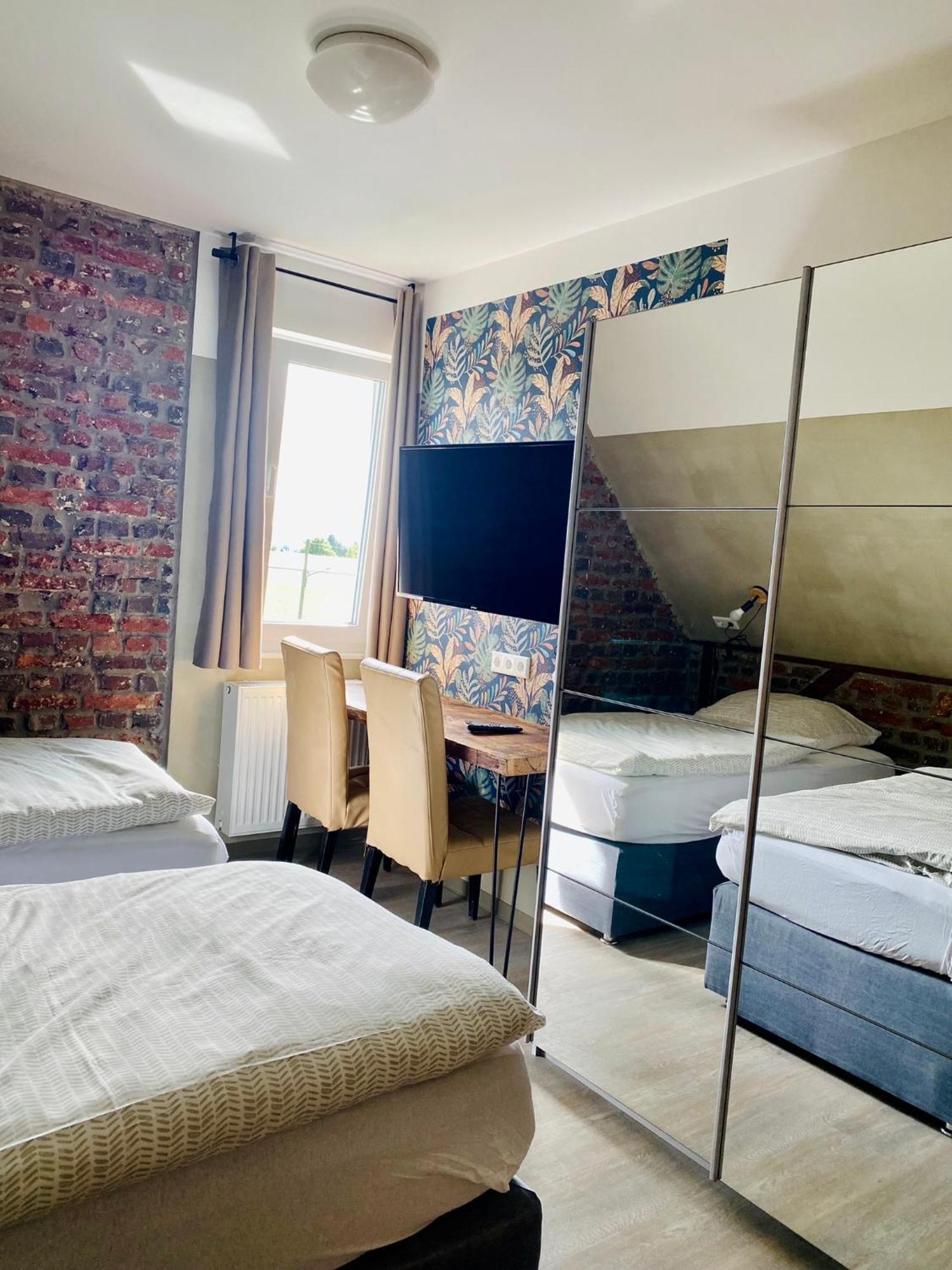 Phoenix Apartments - Monteurwohnung Mit Riesiger Parkflaeche Билефелд Екстериор снимка